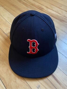 New Era Black Official On-Field MLB Cap Interior Tag View Boston Red Socks 7 3/4